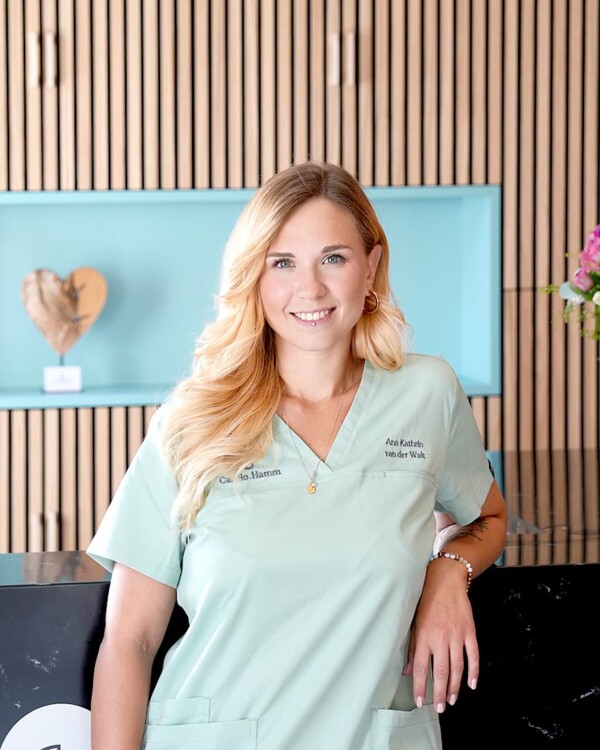 Portrait der medizinischen Fachangestellten Ann Kathrin van der Walt im Empfang der kardiologischen Privatpraxis Cardio.Hamm in Bad Nauheim